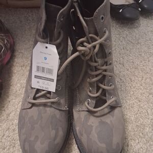 Women's Time and Tru camo boots